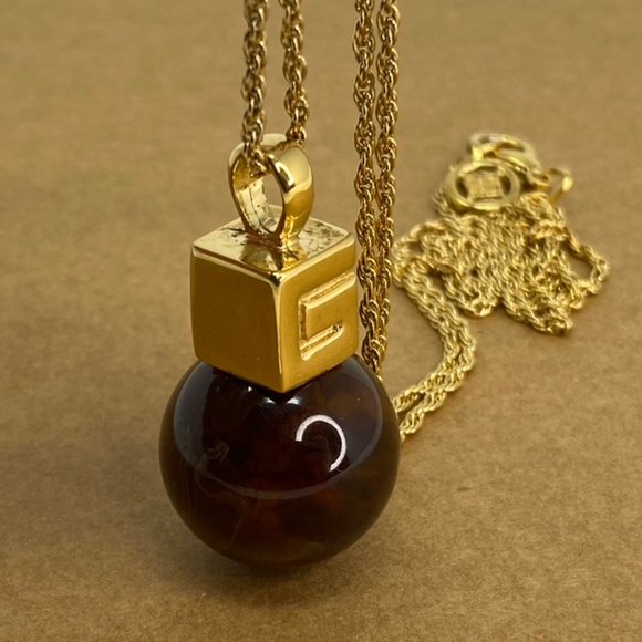 Authentic Vintage Givenchy Pendant Necklace - Picture 4 of 9